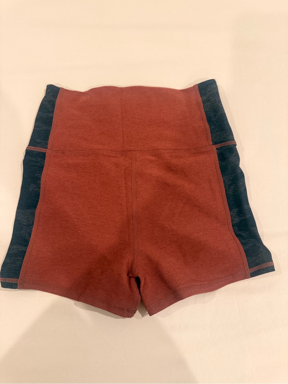Vuori High-Rise Rust and Black Bike Shorts — Women's Activewear - Picture 2 of 3